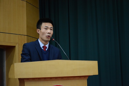 236爱心社第二任及第三任社长、陕西宜川中学高三年级副主任李江波发言